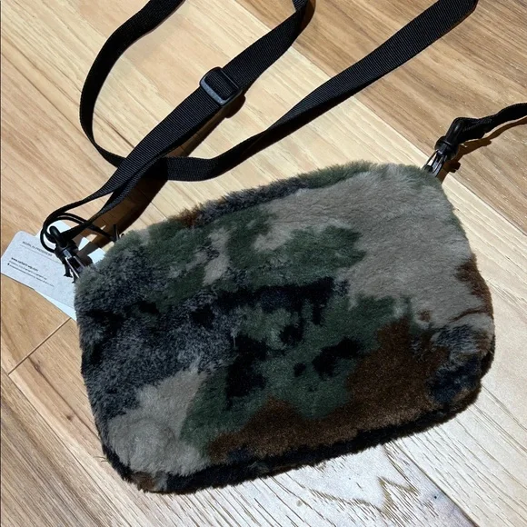 Carhartt Green and Black Furry Crossbody Bag - Picture 5 of 7